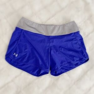 🌸 2/$20  Under Armour running shorts. Size Medium